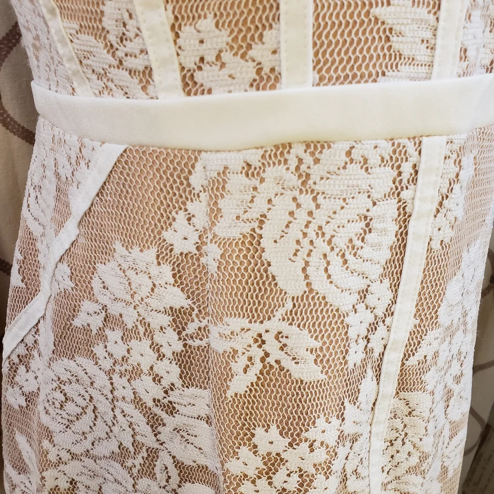 Elegant Lace Women’s Prom Dress - Picture 6 of 11